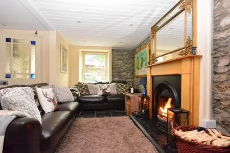 Central Dingle Townhouse - Image 1