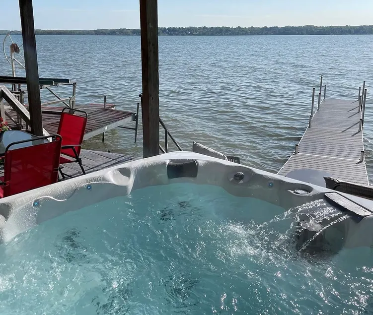 Cayuga Lakefront | Hot Tub | Fire Pit | Kayaks - Image 1