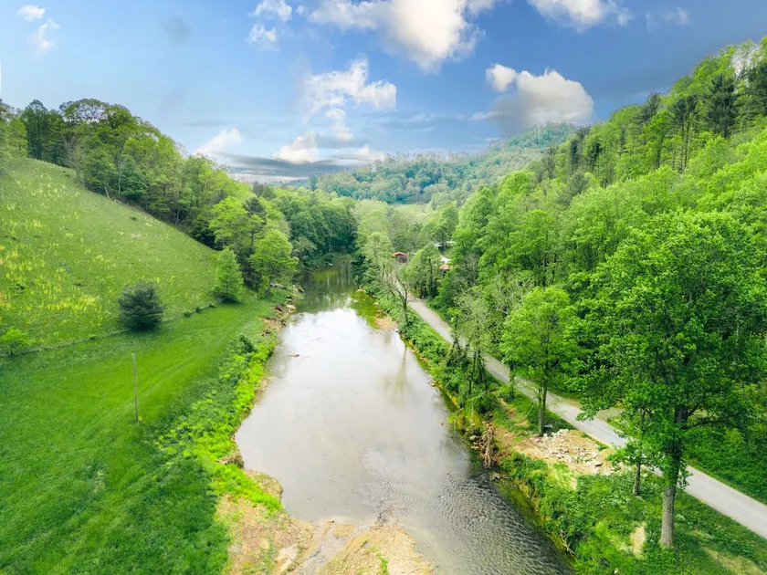 Watauga River Retreat - Image 1