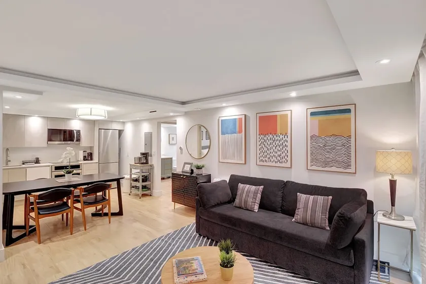 Modern Chic 2BR w Parking @ SoBe - Image 1