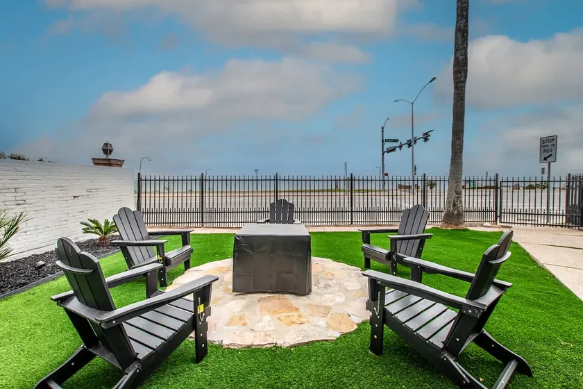 Luxury on Ocean Drive - Sleeps 28 - Image 1
