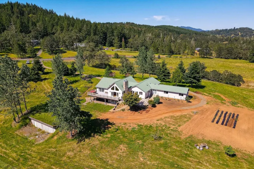Vineyard Farmhouse in Oakland w/ Hot Tub! - Image 1