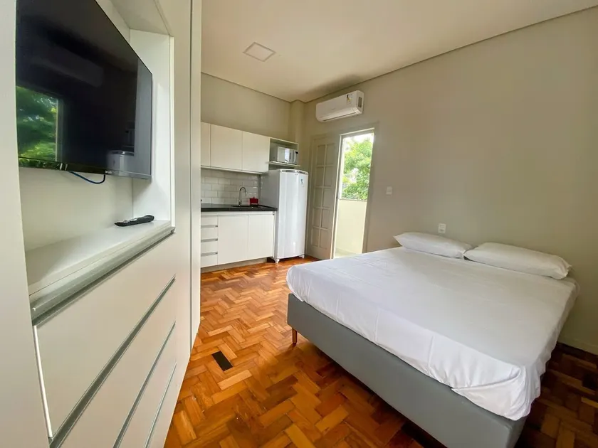 Studio in Prado with Two Balconies and Kitchen - Image 1