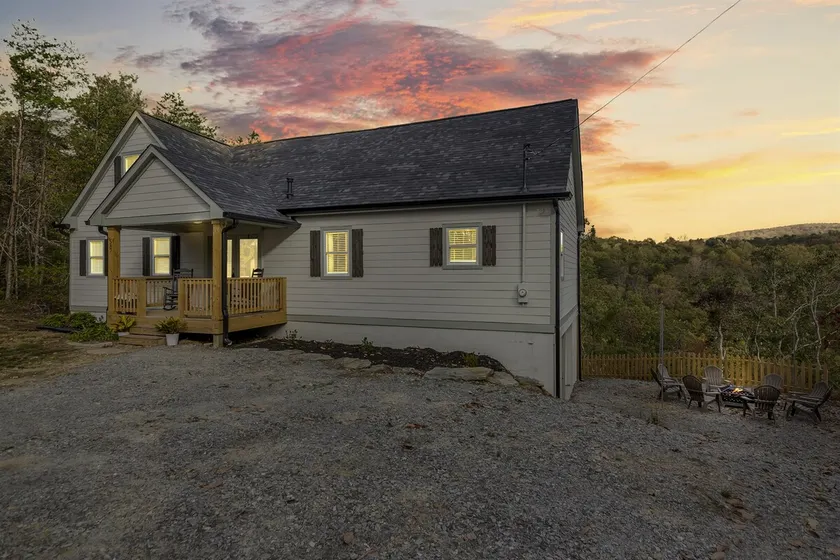 New, Secluded, Views, Fire pit & Hot tub! - Image 1