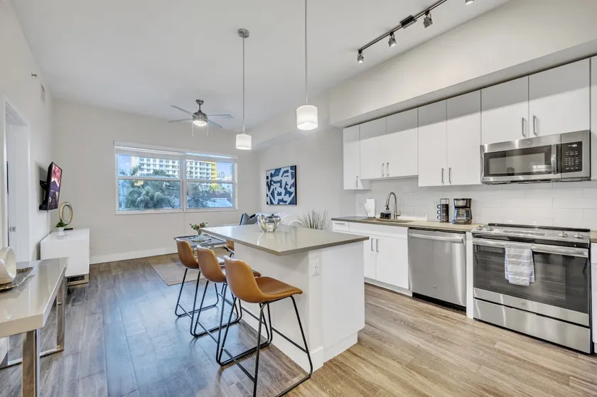 Trendy One Bedroom Getaway Steps from Biscayne - Image 1