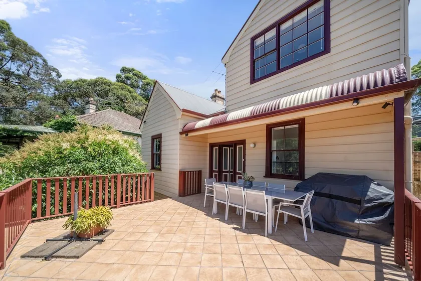 Charming House in Woolwich - Image 1