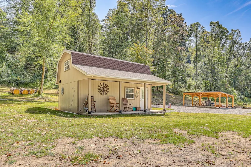 On 40 Acres: Charming Cabin in Zanesville! - Image 1