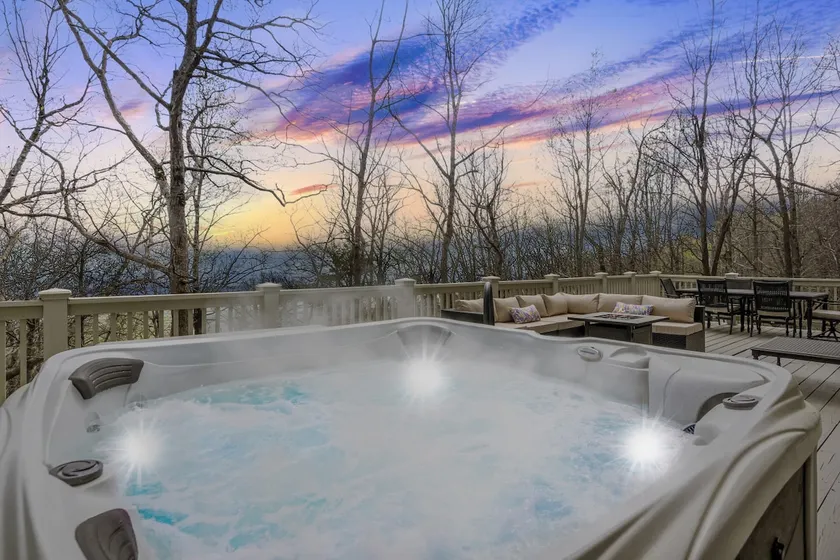 King Bed, Mountain Scenes, Hot Tub, Pet Friendly - Image 1