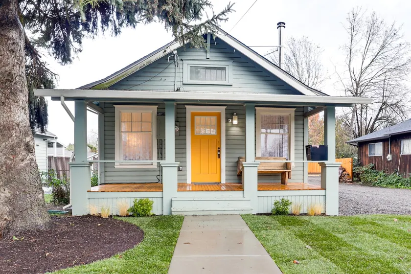 Walkable Location: Quaint Cottage in Forest Grove! - Image 1