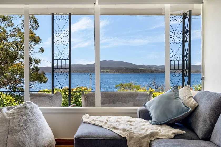 Sunny Beach Escape: Breathtaking water beach views - Image 1