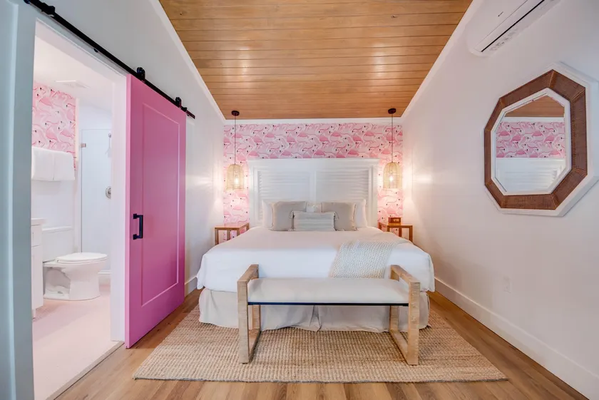 Birds of a Feather at Custom House Inn | Perfect! - Image 1