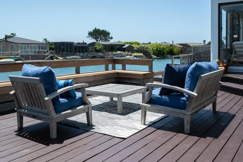 Light & Airy Living on Seadrift Lagoon w/ Hot Tub - Image 1