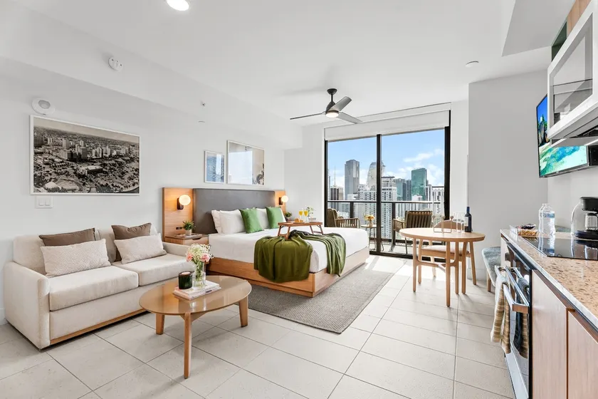 30th Floor | Stunning Views | Downtown Miami - Image 1