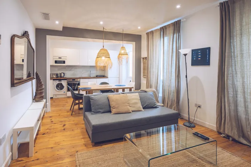 Luxury 2-BR Apartment in The Nook with Lift Access and Prime Central Location - Image 1