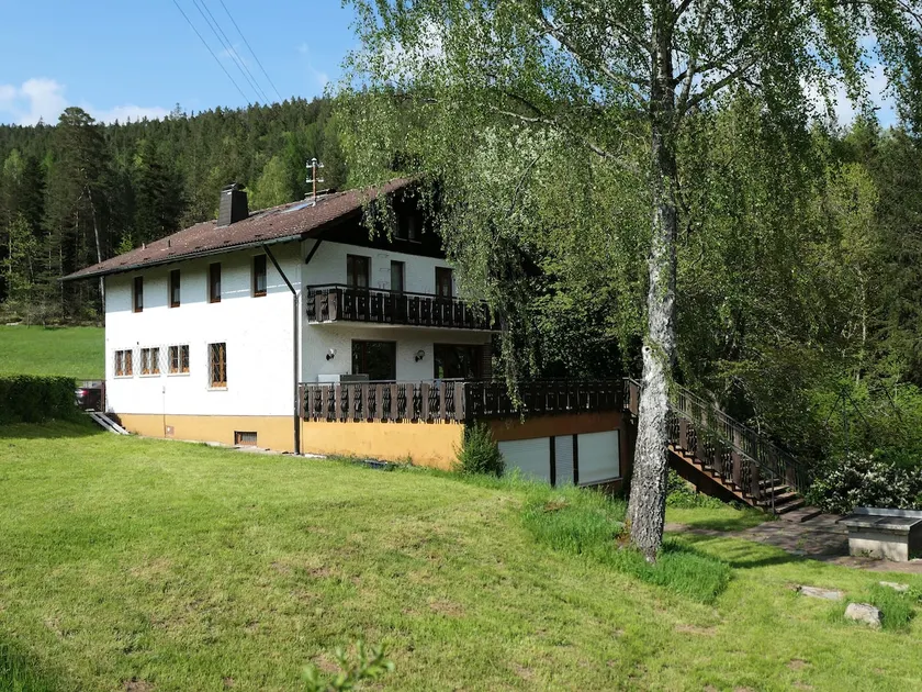 Recreation center ”Wilhelm-Kiefer-Haus” with large green - Image 1