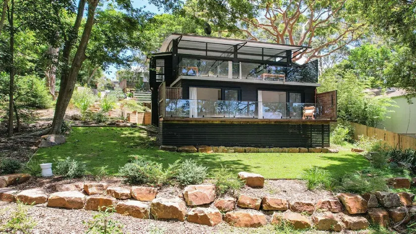 Elegant Abode Only Moments To Macmasters Beach - Image 1