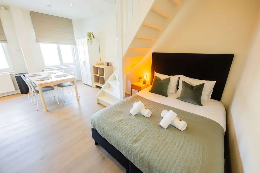 Royal 60m2 One Bedroom Apartment - VW140A - Image 1
