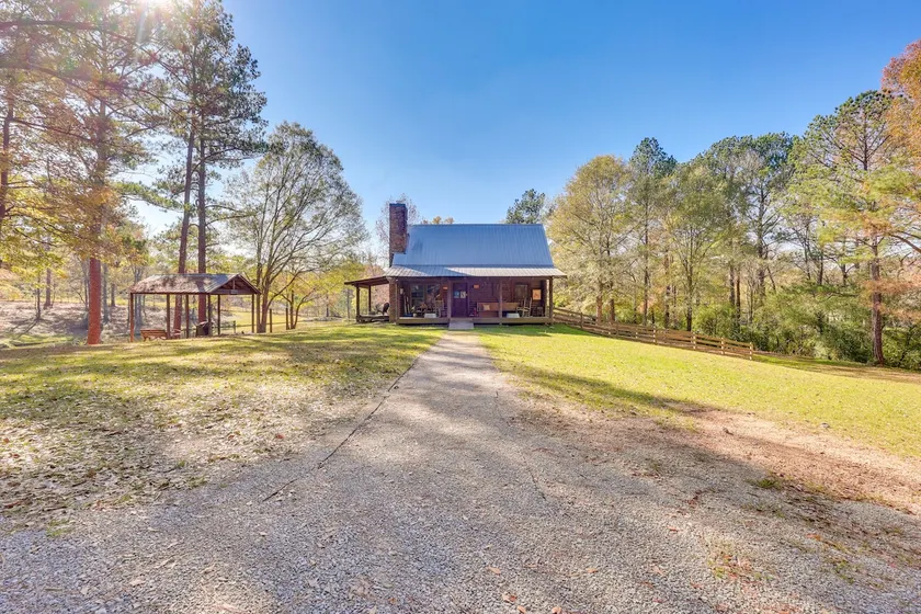 Cabin w/ Catch & Release Pond in Hueytown! - Image 1
