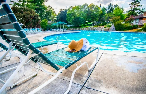 Partee Bungalow-3BD/3BA/Firepit/Seasonal-10PP - Image 1