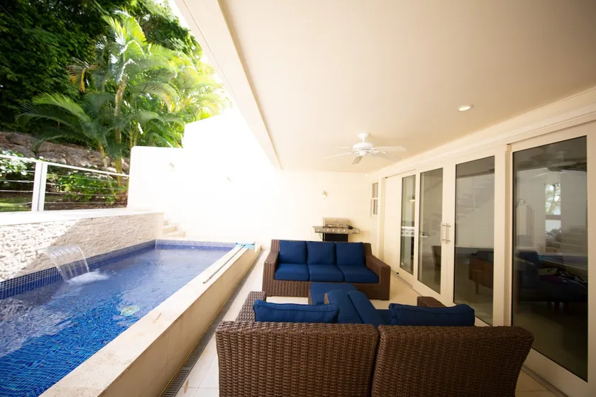 Luxury Loft Style Townhouse + Pool – Walk to Beach - Image 1