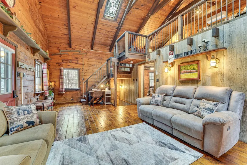 Family-friendly Tyrone Cabin w/ Deck Near Hiking - Image 1