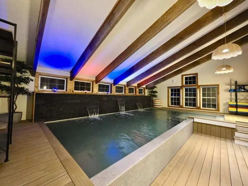 Myrtle Villa 7BR Near Mount Snow with Indoor Heated Endless Style Pool Outdoor Hot Tub - Image 1