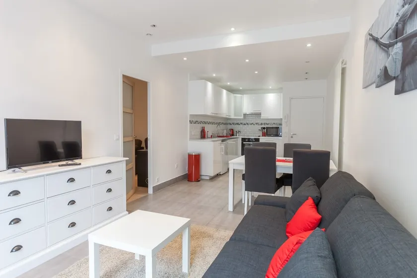 Beautiful furnished apartment 60m2 city center - Image 1