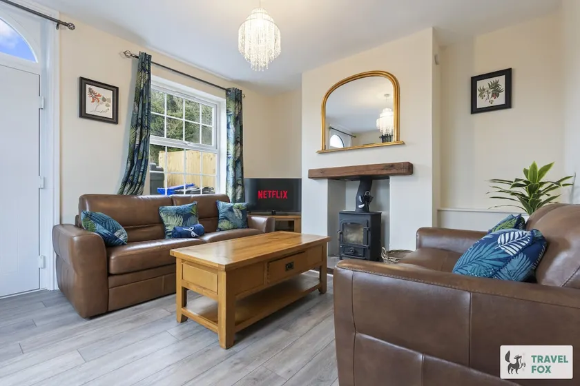 Pear Tree Cottage Pool Table 15mins drive to Alton Towers - Image 1