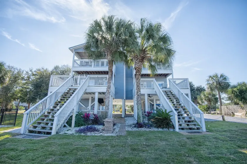 Between The Buoy's 1/ Canal-Front Luxury Duplex - Image 1