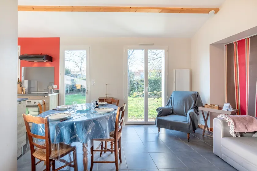 Small house in the countryside - Image 1