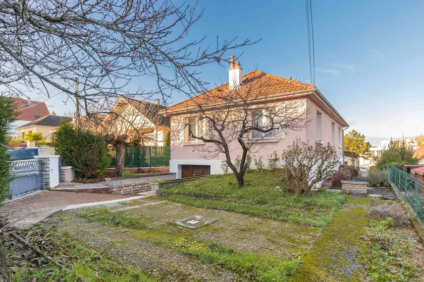 Sweet Villa Burgundy - Image 1