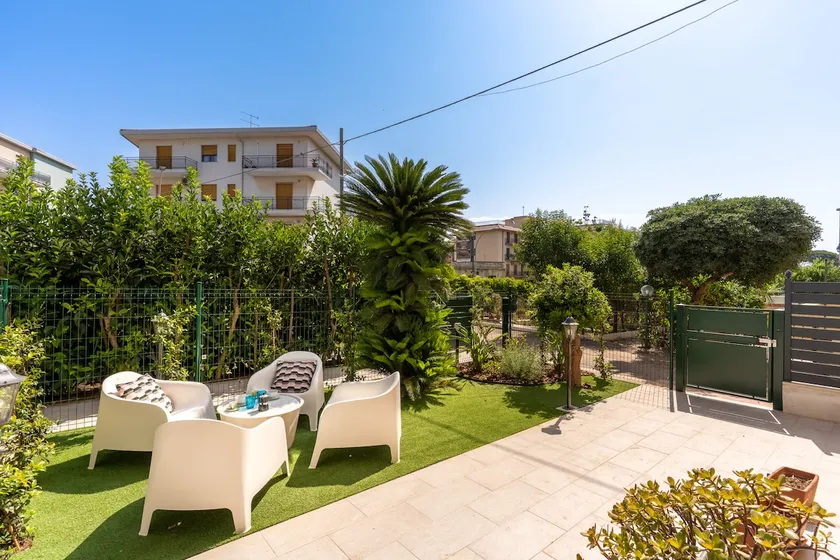 Gianna e Mimmo Apartments with Garden by Wonderful Italy - Image 1