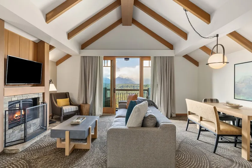 NEW! Luxury Penthouse Suite |Panoramic View - Image 1