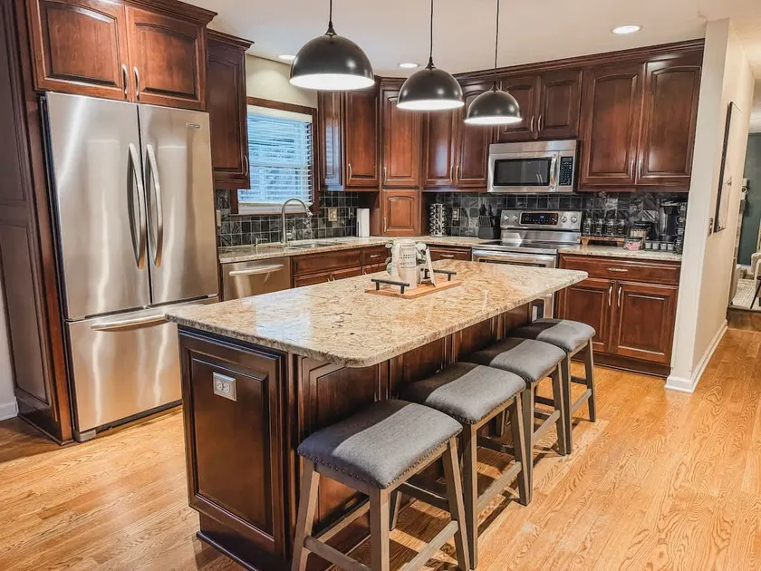 The Emerald Escape with 4 bedrooms 2 baths - Image 1