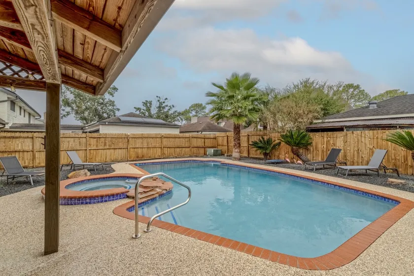 Magnificent 5br city home - Image 1