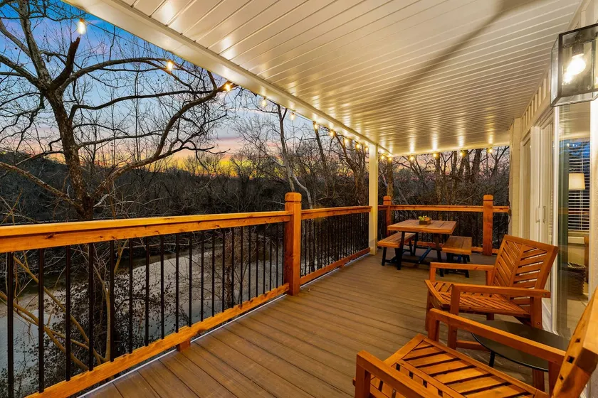 Downtown Branson · Landing | Sleeps 8 | No Stairs - Image 1