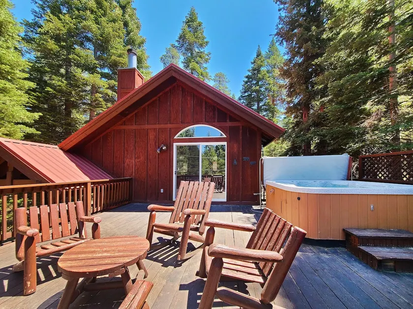 Chalet Lani - HOT TUB - 3 bedroom, 2 bath - Quiet Location! - Image 1