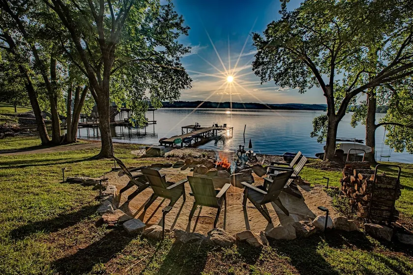 Beach/Lakefront/Hot Tub/Sauna/Fire Pit - Image 1
