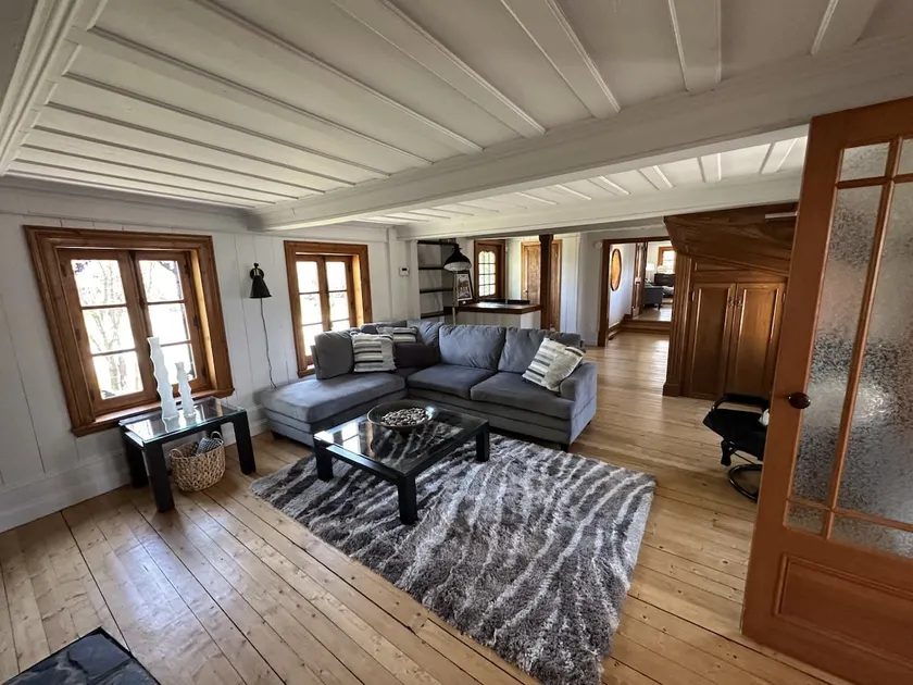 Chalet Le Patrimoine - Peaceful Riverfront Stay - Image 1