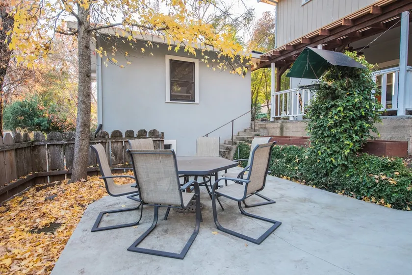 Relax on Lyons - Image 1