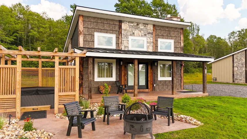 Cabin 7 (1-Bed, Modern-Luxury w. Hot Tub) - Image 1