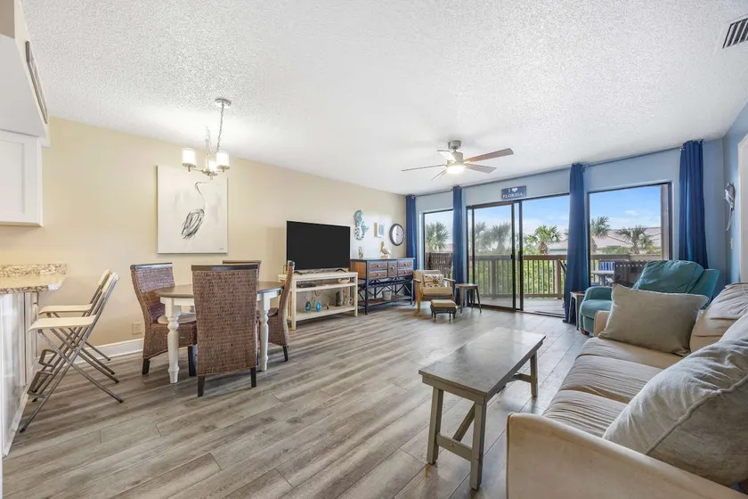 Treetop Beach Condo Sleeps 7! - Image 1