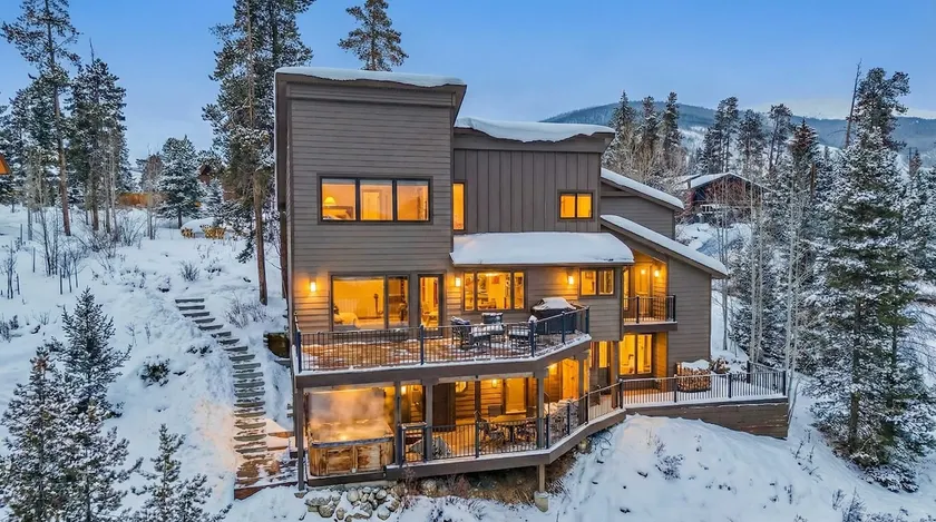 Dillon Retreat with Lake Views and Private Hot Tub - Image 1