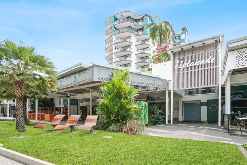 Tropical Tides at Cairns Esplanade - Image 1