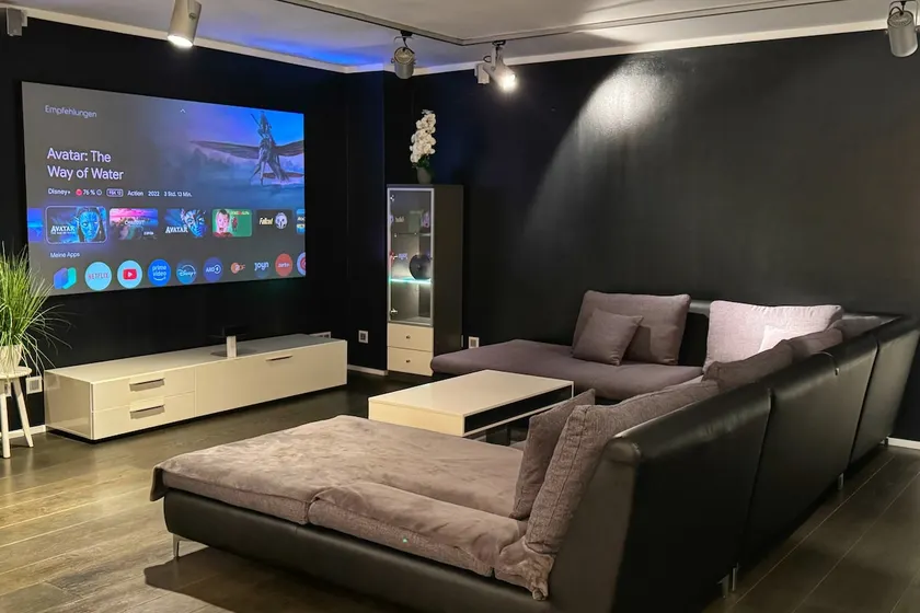 Luxury 4 room apartment with home Cinema & balcony - Image 1