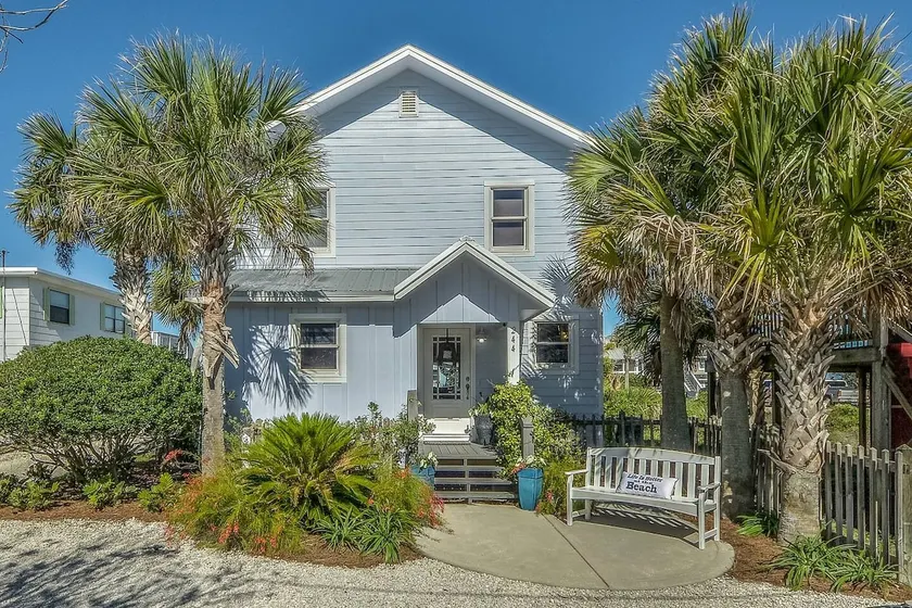Rosie’s Retreat beachside home with a view! - Image 1