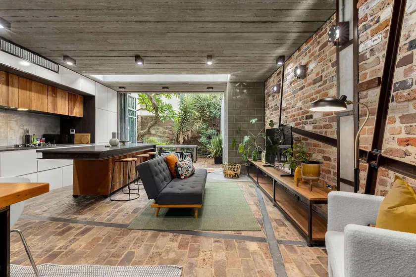 Modern & Stylish 3BR in Redfern - Image 1
