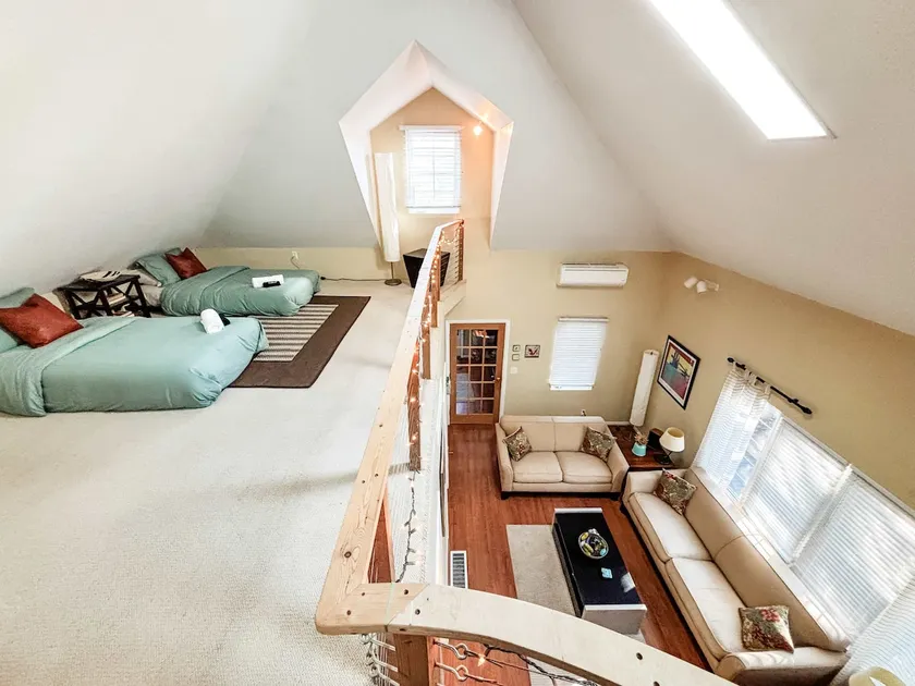 Cozy pet-friendly cottage near Lake Michigan - Image 1