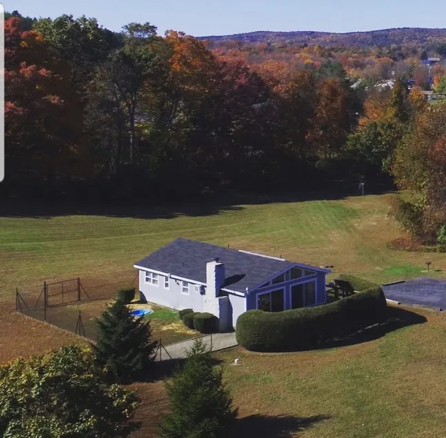 Cayuga-Fenced Yard Chalet - Image 1