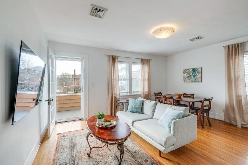 < 3 Mi to Dtwn Roanoke: Inviting Unit w/ Balcony - Image 1